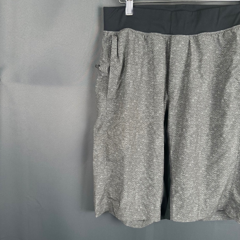 Lululemon Mens Grey Herringbone Athletic Training Shorts Black Waistband - Picture 2 of 9